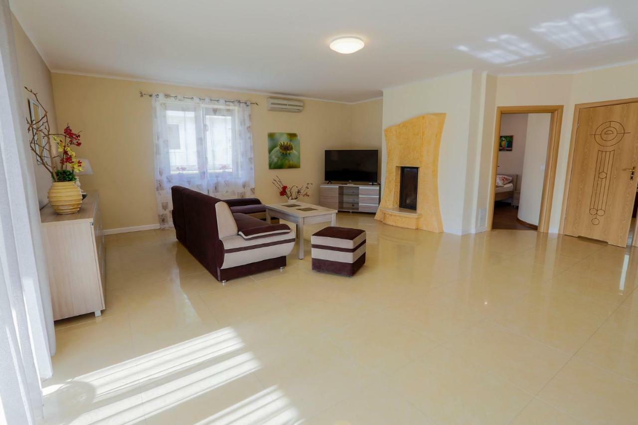 Louisapark Villa Lagow  Exterior photo