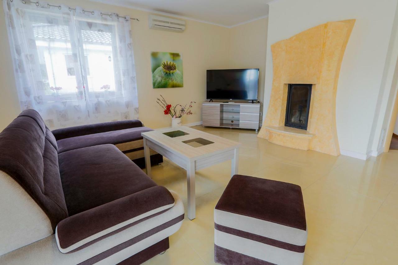 Louisapark Villa Lagow  Exterior photo